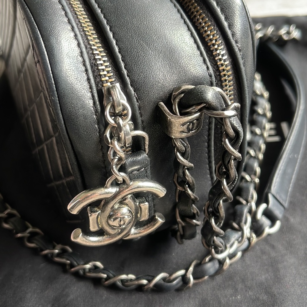 Chanel camera case - Picture 3 of 13